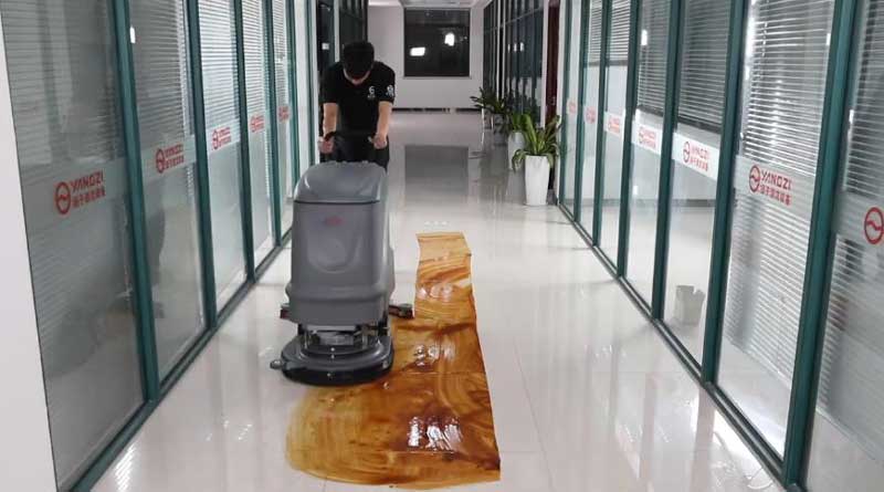 如何正確操作手推式洗地機(jī)